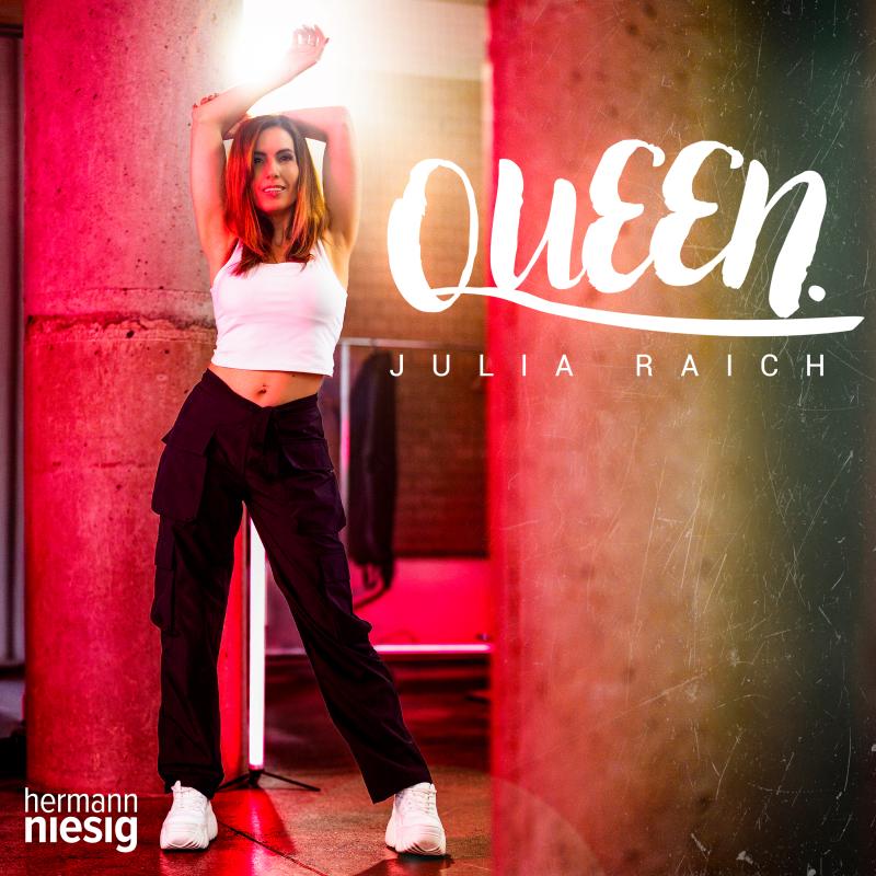 Julia Raich - Queen